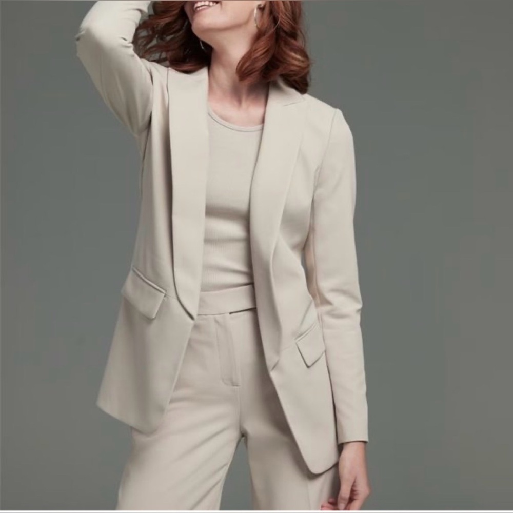 White House Black Market Biscotti Cream Blazer & Trouser Suit Set Size 4